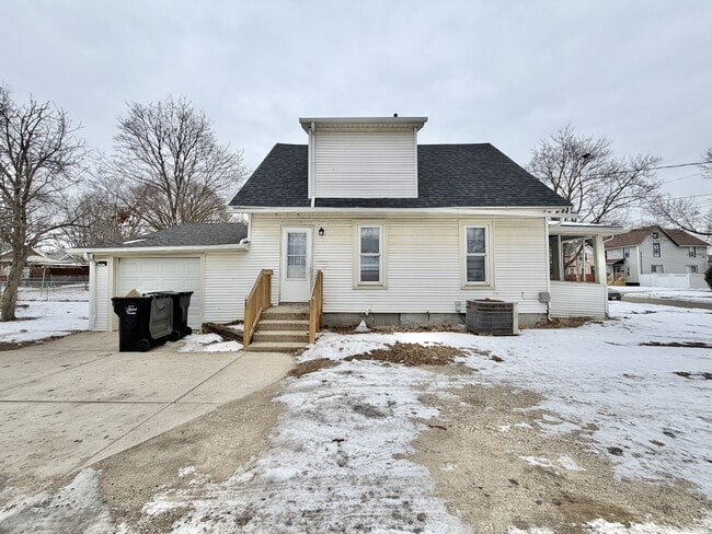 Building Photo - 1014 10th St