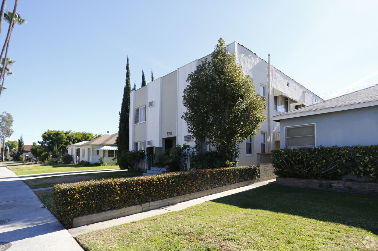 Foto del edificio - 726 W Glenoaks Blvd