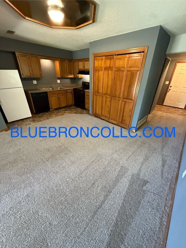 Building Photo - Great unit for a great price, See it today!