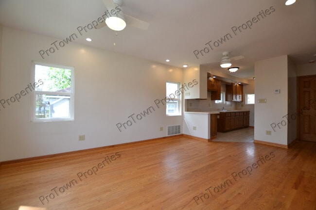 Foto del edificio - 213 Hyde Park St