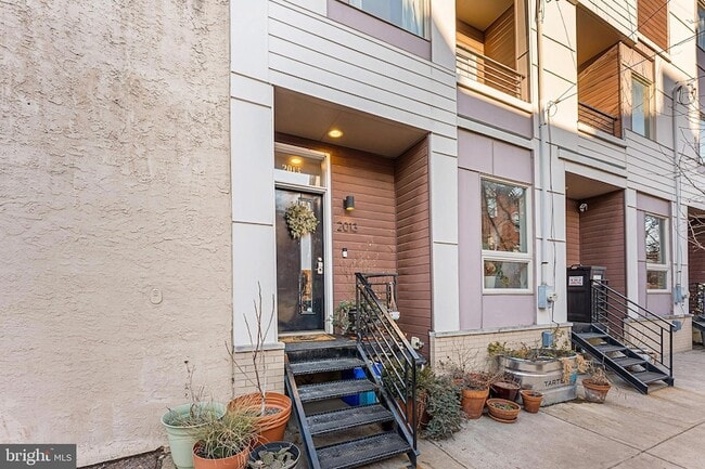 Photo - 2013 E York St Townhome