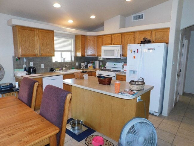 Foto del edificio - 3 BED 2 BATH IN ESTRELLA!