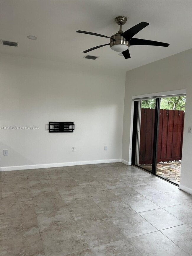 Building Photo - 11512 SW 151 Ave