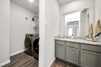 Building Photo - 2473 Carp Dr