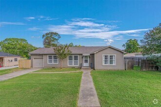 Building Photo - 1113 Felder