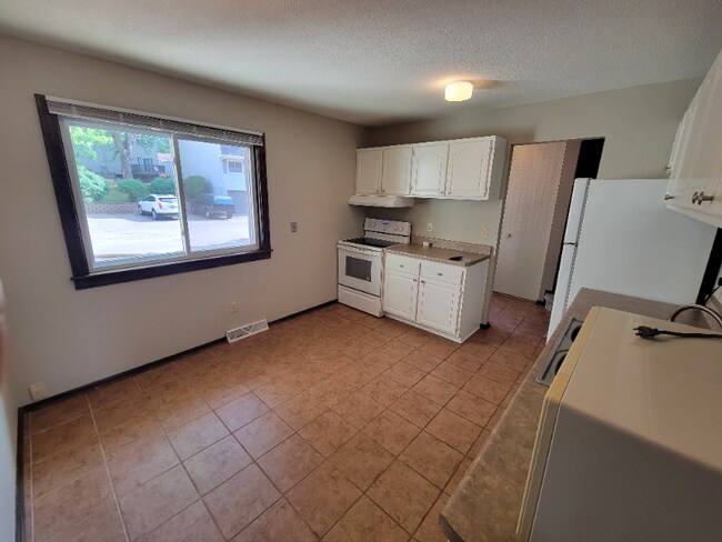 Building Photo - 2351 Dorland Pl