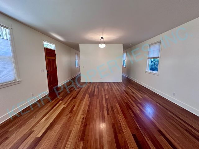 Foto del edificio - Locating occupants for the property owner! Charming 3-Bedroom Retreat with 2.5 Baths and Spacious...