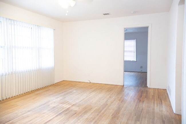 Building Photo - 2456 S Everett St