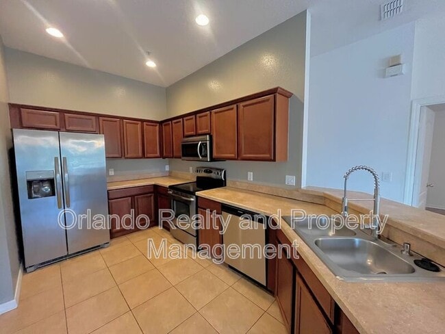 Building Photo - 6410 S Goldenrod Rd