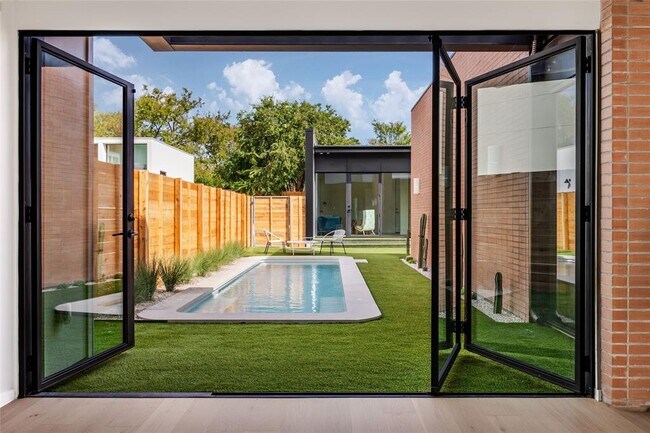 Foto del edificio - 2112 Lawnmont Ave