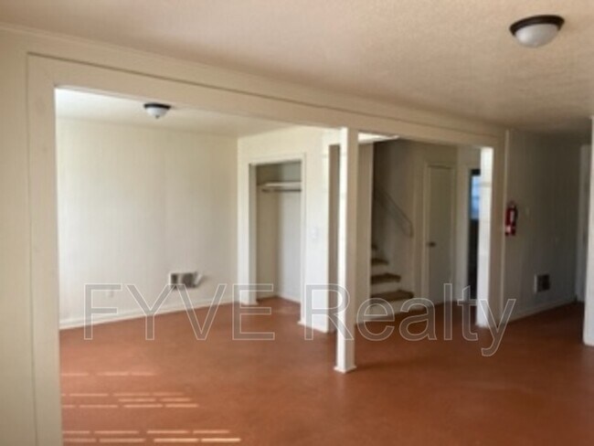 Building Photo - 938 Houck St