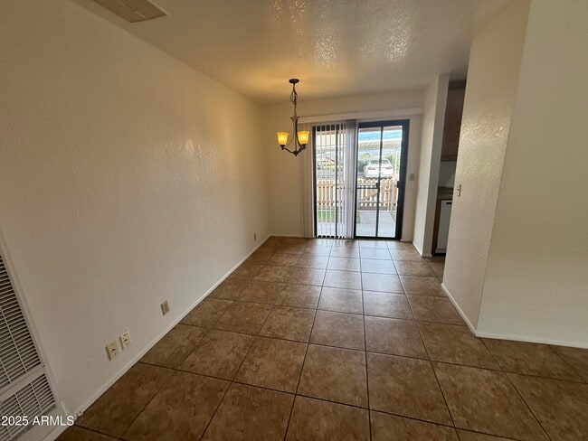 Foto del edificio - 840 S Main St