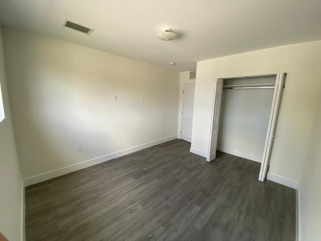 Foto del edificio - 5990 NW 14th Ave