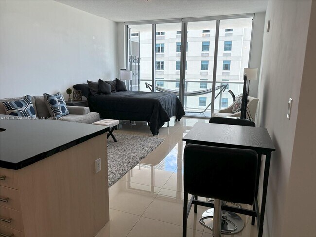 Foto del edificio - 79 SW 12th St