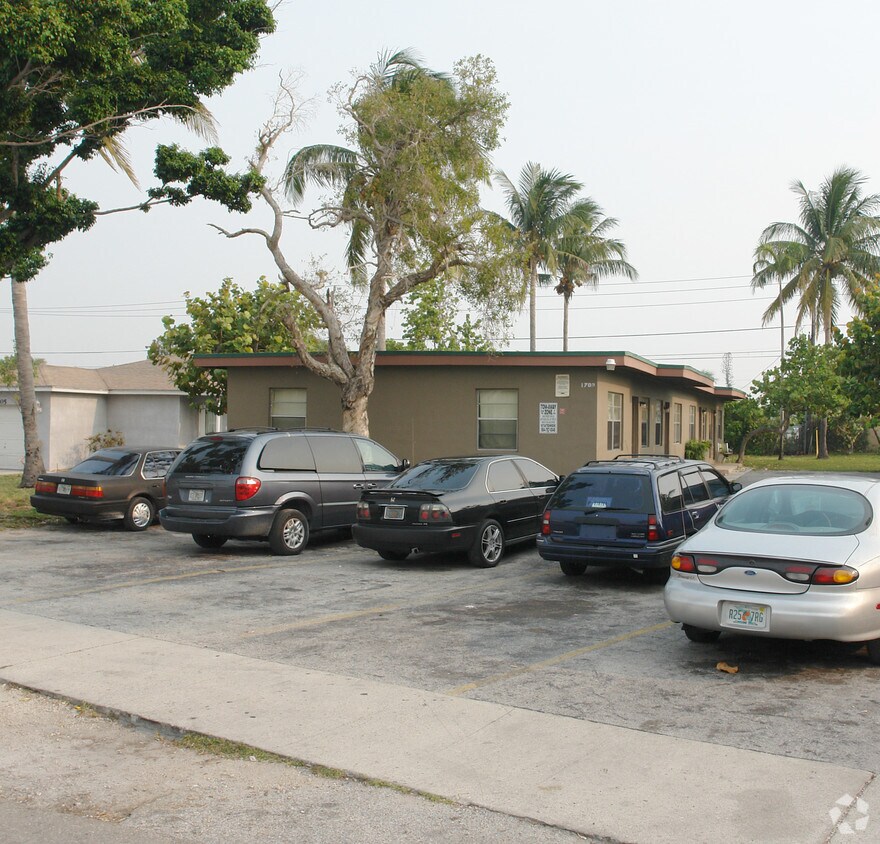 Foto del edificio - 1701-1703 NW 3rd Ct