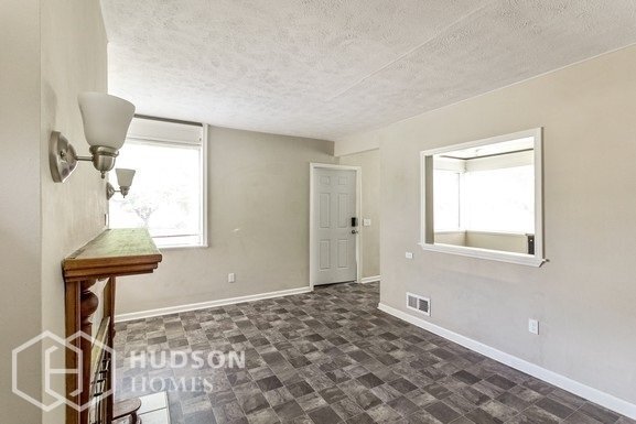 Building Photo - 47 Lyndale Dr