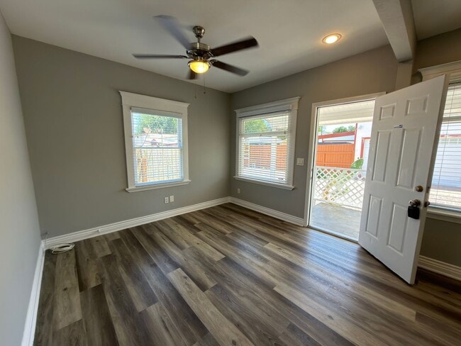 Building Photo - 418 E La Veta Ave