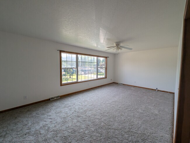 Building Photo - 4996 Thurston Ave