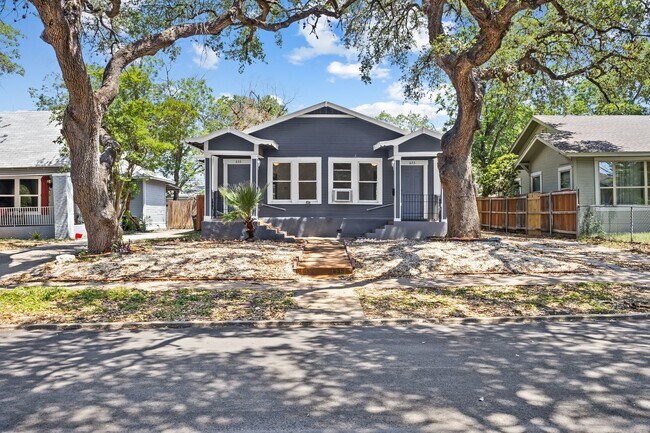 Foto del edificio - Charming Home Awaits: Spacious & Modern Li...