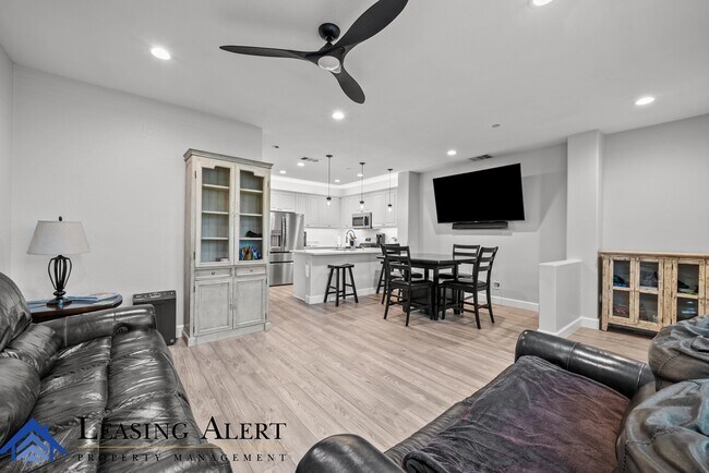 Building Photo - 24057 Meadowbrook Ln
