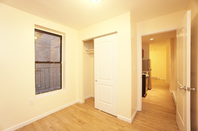 Foto del edificio - 124 E 107th St