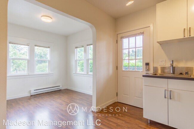 Building Photo - 804 NW Market St