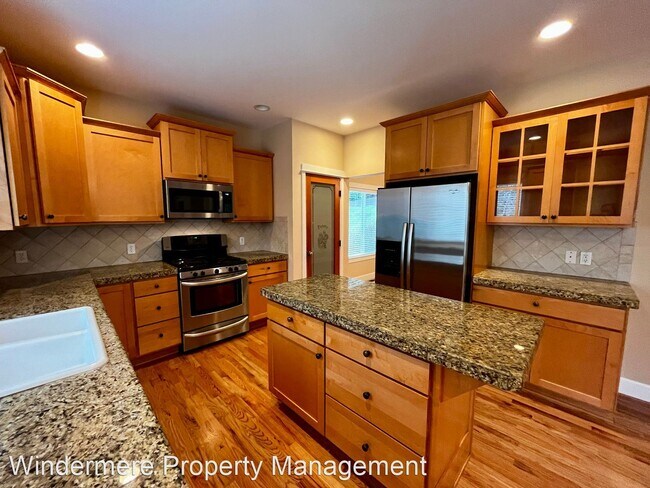 Foto del edificio - 4 br, 2.5 bath House - 5681 NE Wild Cherry...