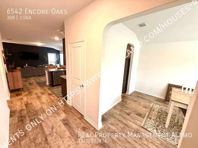 Building Photo - 6542 Encore Oaks