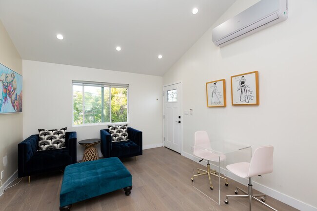 Living Room - 2730 S Barrington Ave
