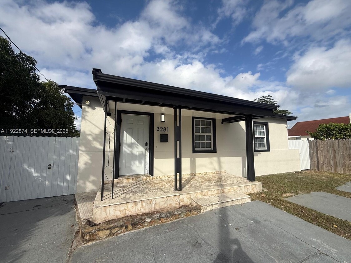 Foto principal - 3281 NW 14th Terrace