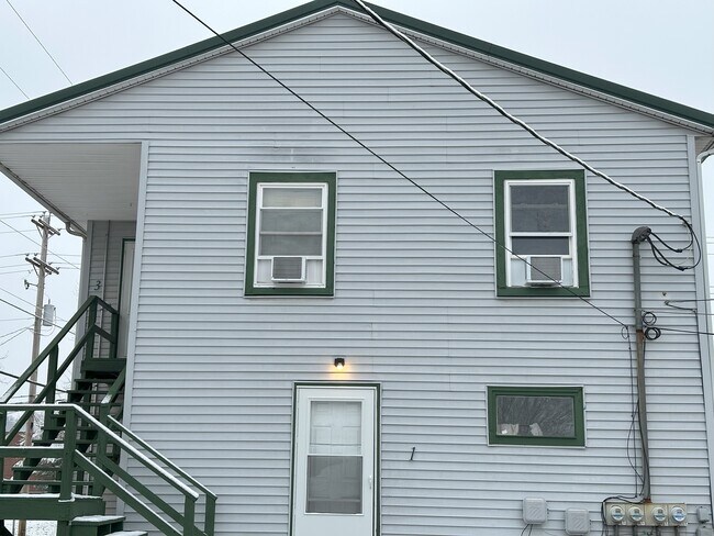 Foto del edificio - 335 W State St