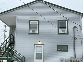 Building Photo - 335 W State St