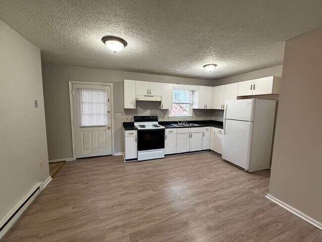 Foto del edificio - 310 W Franklin St