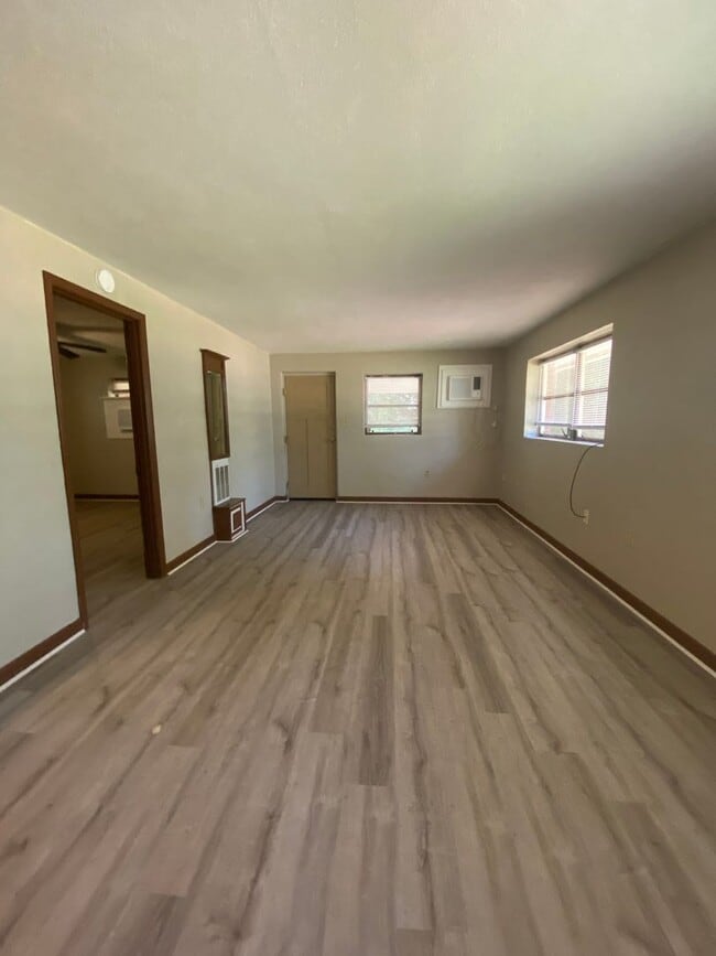 Building Photo - 317 Springtree Rd
