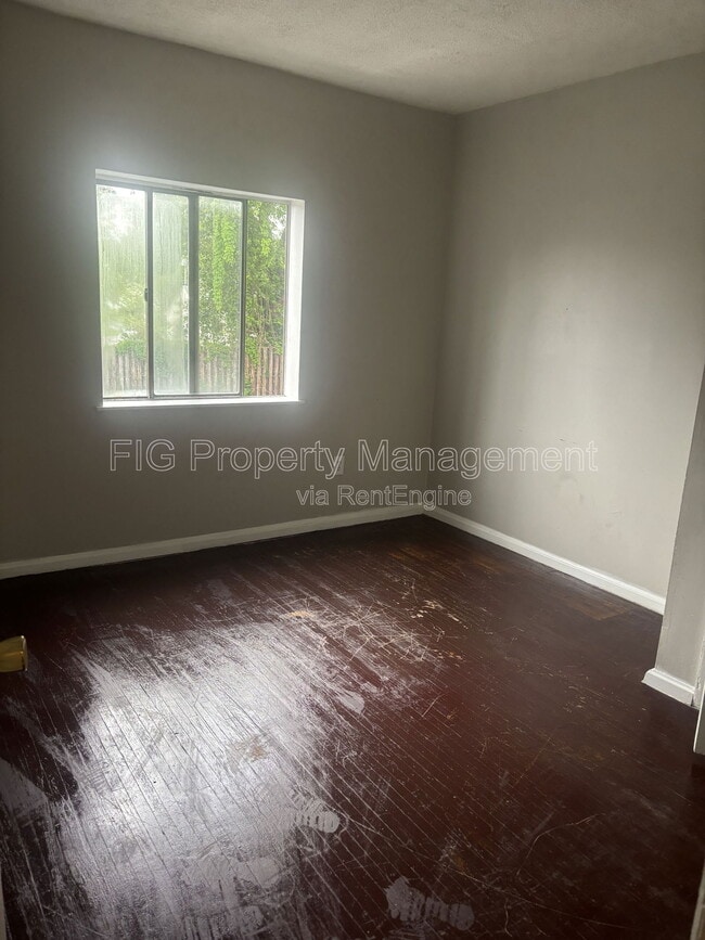 Building Photo - 431 W G St