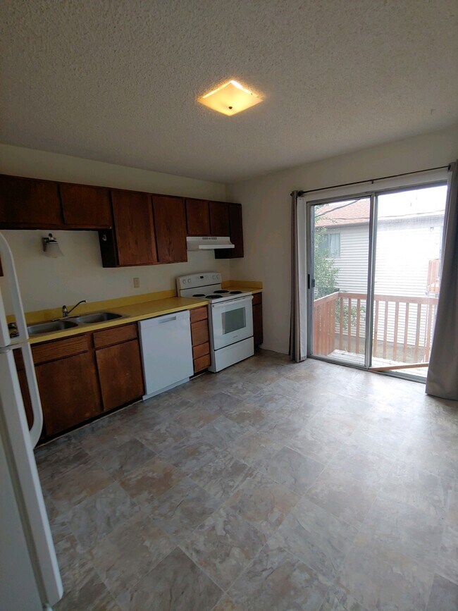 1227 Wyoming Ave Unit 4, Cody, WY 82414 Apartments in Cody, WY