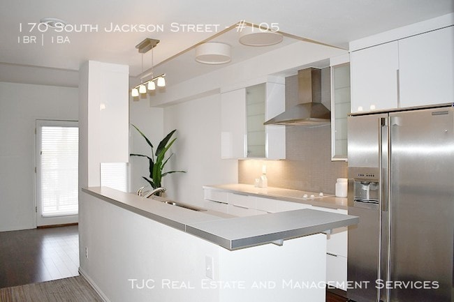 Building Photo - 170 S Jackson St