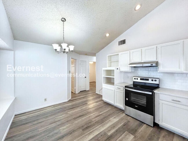 Foto del edificio - 10207 Raven Field Dr