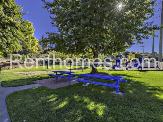Building Photo - 13283 Rancho Peñasquitos Blvd