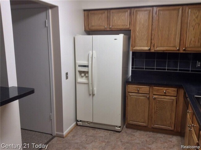 Foto del edificio - 23680 Village-House Dr N