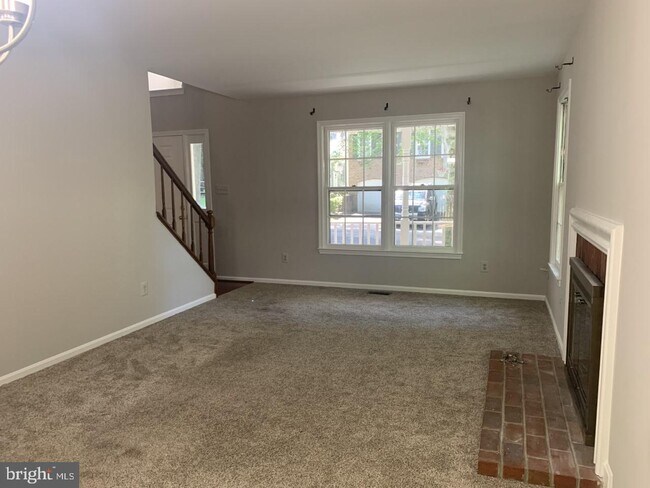 Building Photo - 9115 Lake Braddock Dr