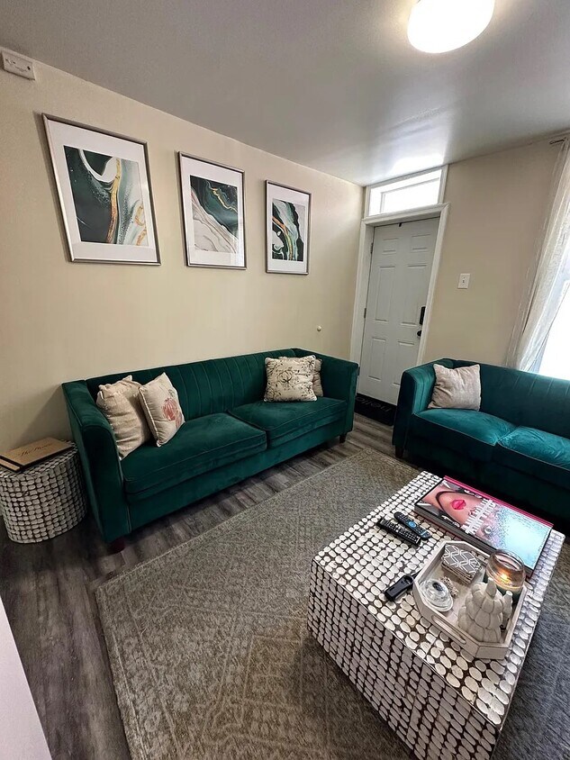 Foto principal - 2727 Webb St