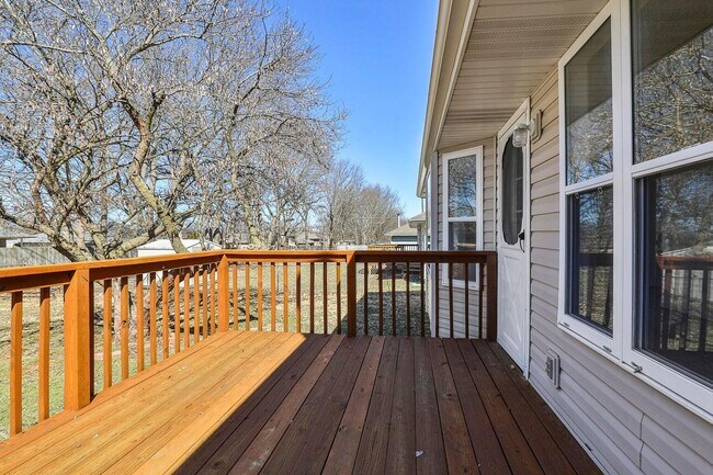 Building Photo - Updated 3 bedroom 2 bathroom 2 car garage ...