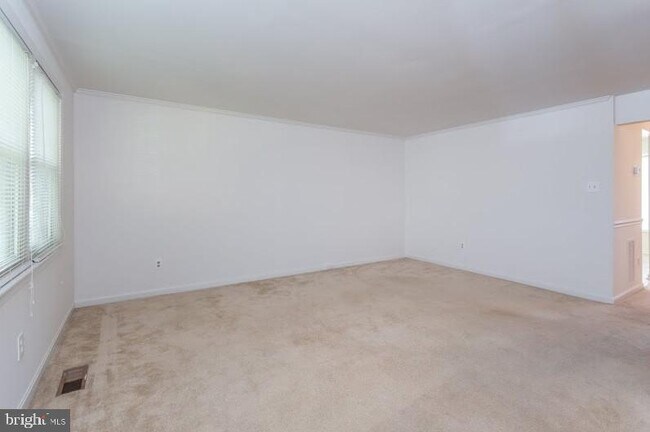 Building Photo - 7355 Crestleigh Cir