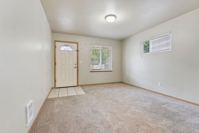 Building Photo - 4 bed, 2.5 bathroom House available ($500 ...