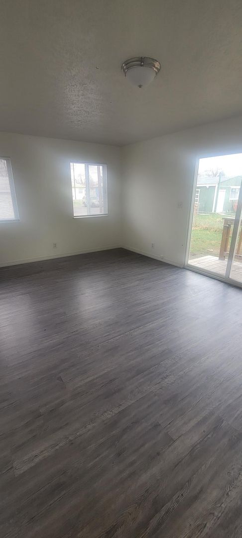Building Photo - Great North Side 3 bedroom 2 bath home