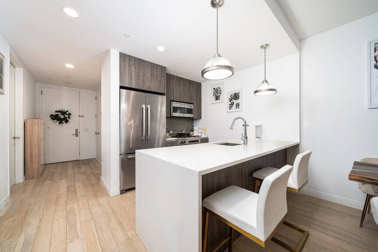 Primary Photo - 160 1st St