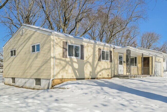 Building Photo - 1135 Penhurst Dr