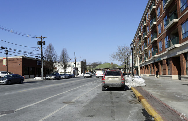 Building Photo - Station Square