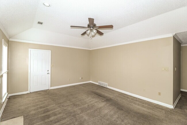 Foto del edificio - 2232 Lake Hill Ct